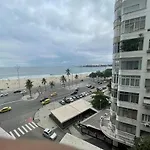 Apartamento Com Vista Para O Mar Em Copacabana, 2 Minutos Da Praia